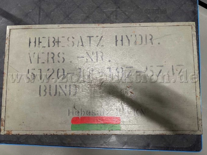 Kasten vom Hydrauliksatz
