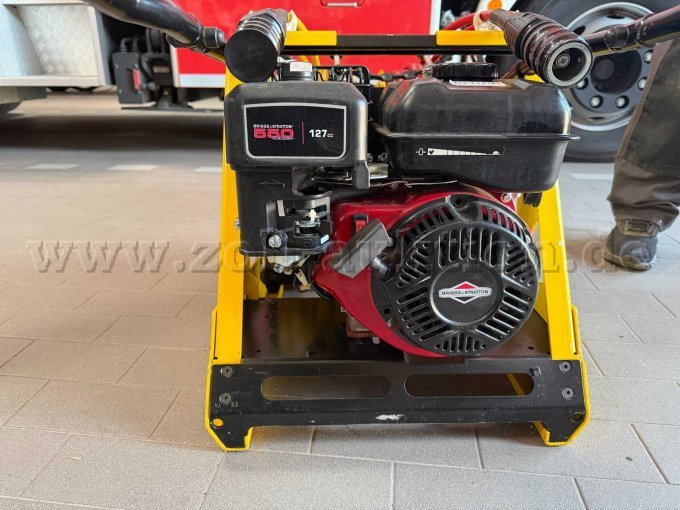 Hydraulisches Rettungsgerät mit Verbrennungsmotor Hydraulisches Rettungsgerät mit Verbrennungsmotor