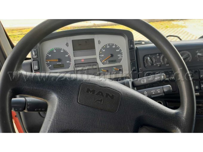 Innenansicht Armaturen.