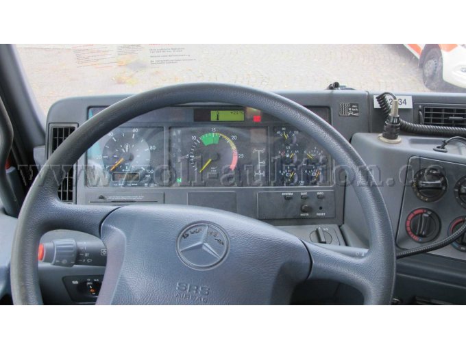 Armaturenbrett Fahrerplatz