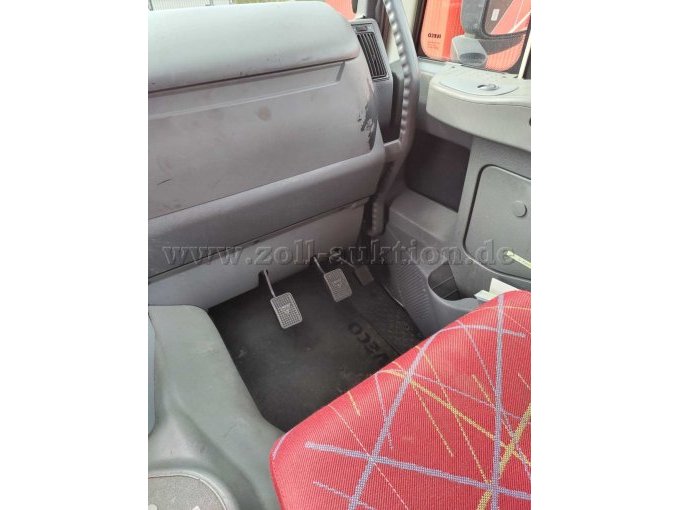 Zusatzpedale der Fahrschulausstattung