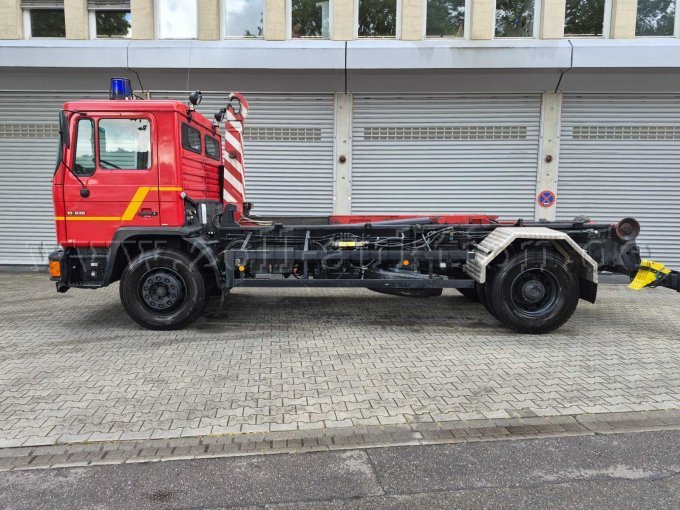 Fahrerseite ohne Abrollcontainer