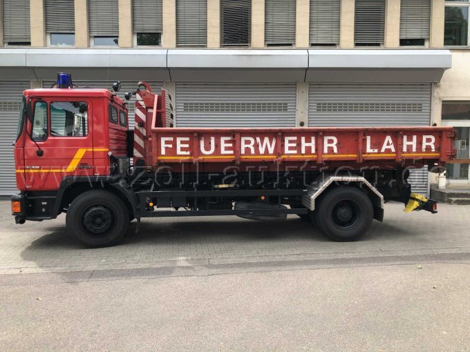 Fahrerseite mit Abrollcontainer