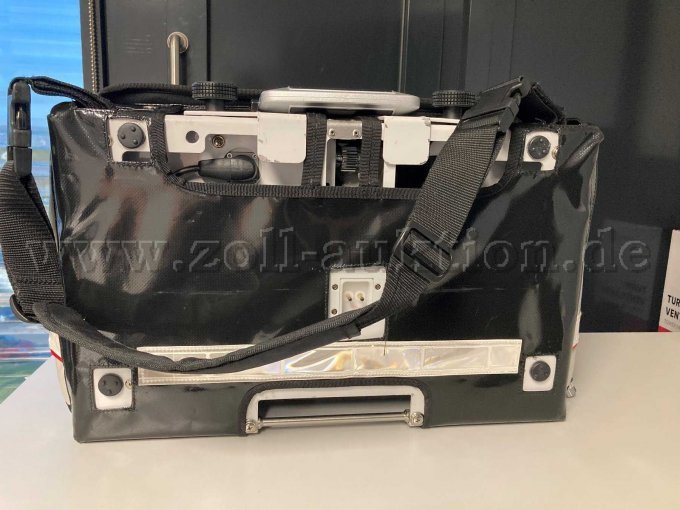 rückwärtige Ansicht mit Lackplatzern