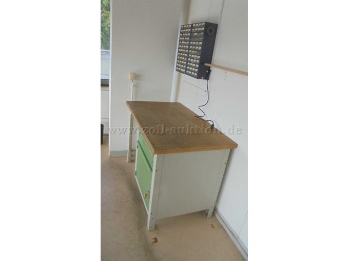 1 werkbank met 1 lade en 2 vakken – foto 2 – kavel bij Zoll-Auktion, Berlin