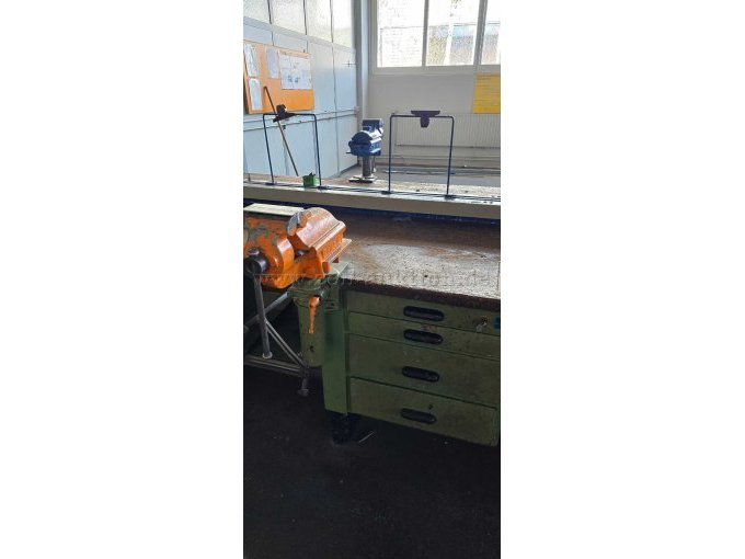 Schraubstock mit Höhenverstellungen