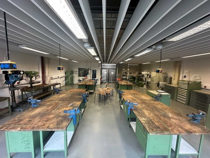 Werkbänke von Pador mit Schraubstock