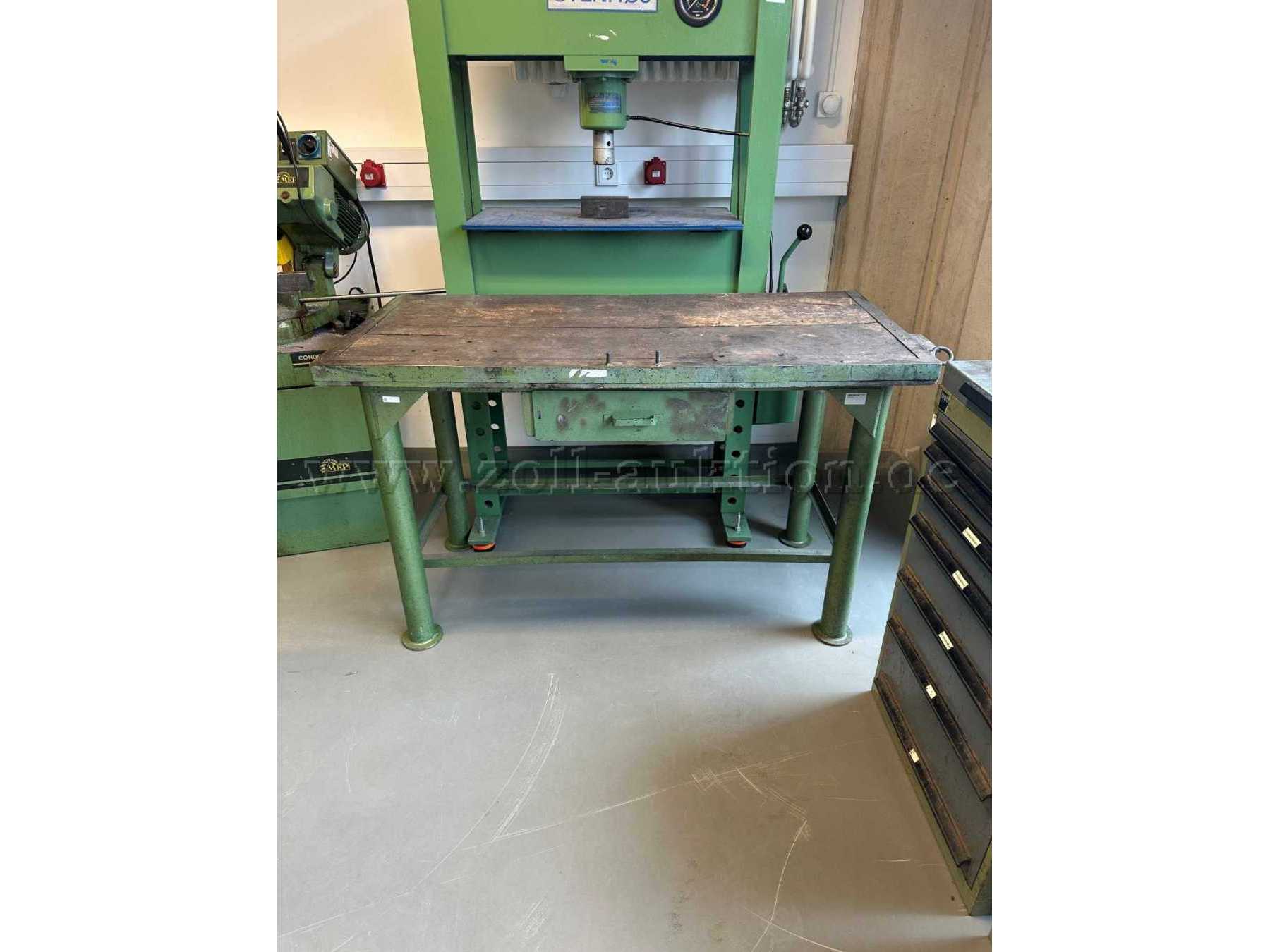 Werkbank mit Schublade