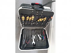 Übersichtsbild des Koffers mit einer Möglichkeit diesen zu bestücken