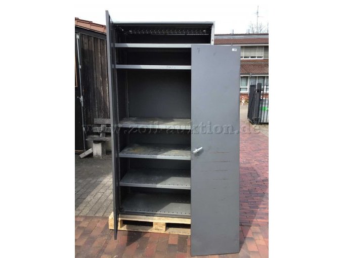 Schrank geöffnet