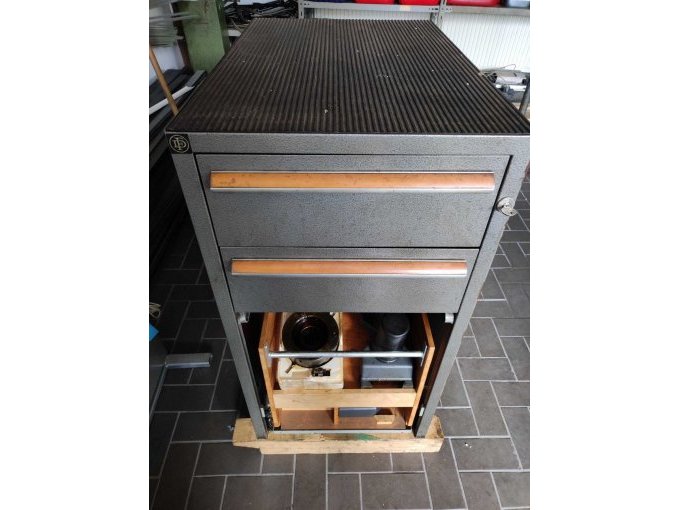 Ansicht Werkzeugschrank von vorn, oben