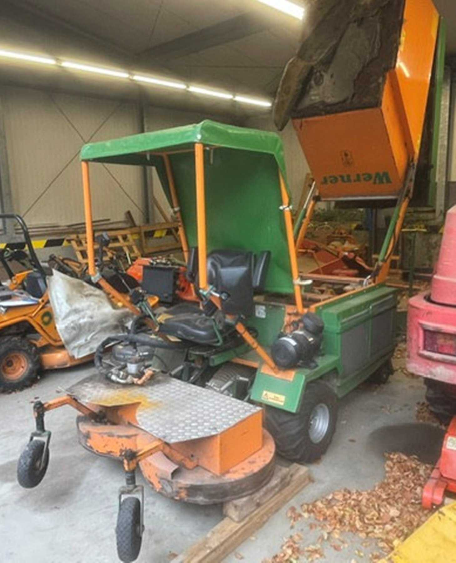 1 Werner large-area mower ASM 125, with collection container, not functional