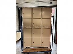 Wertfachschrank von vorne

Alle anderen auf den Fotos sichtbaren Geräte sind nicht Teil der Auktion.