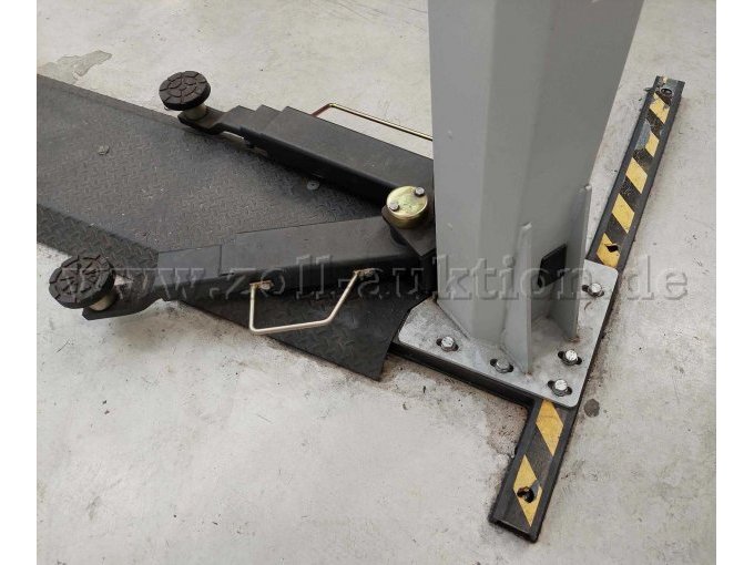 Bodenbefestigung und Tragarme