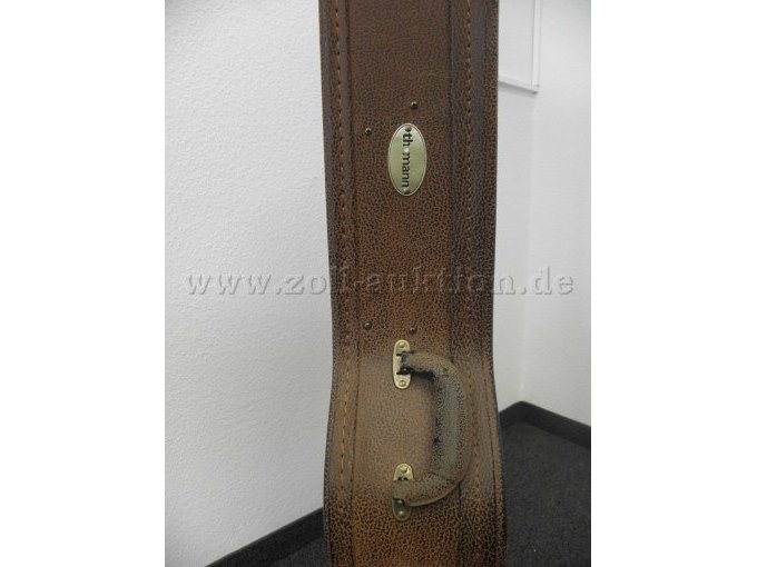 Koffer mit Gebrauchsspuren wie Abrieb