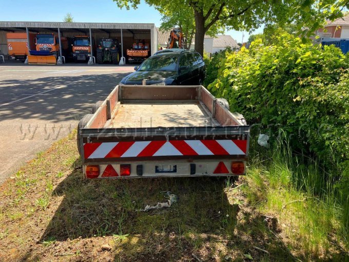 Anhänger von hinten