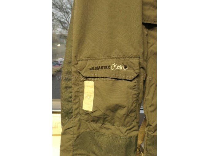 Hosentasche auf Oberschenkel