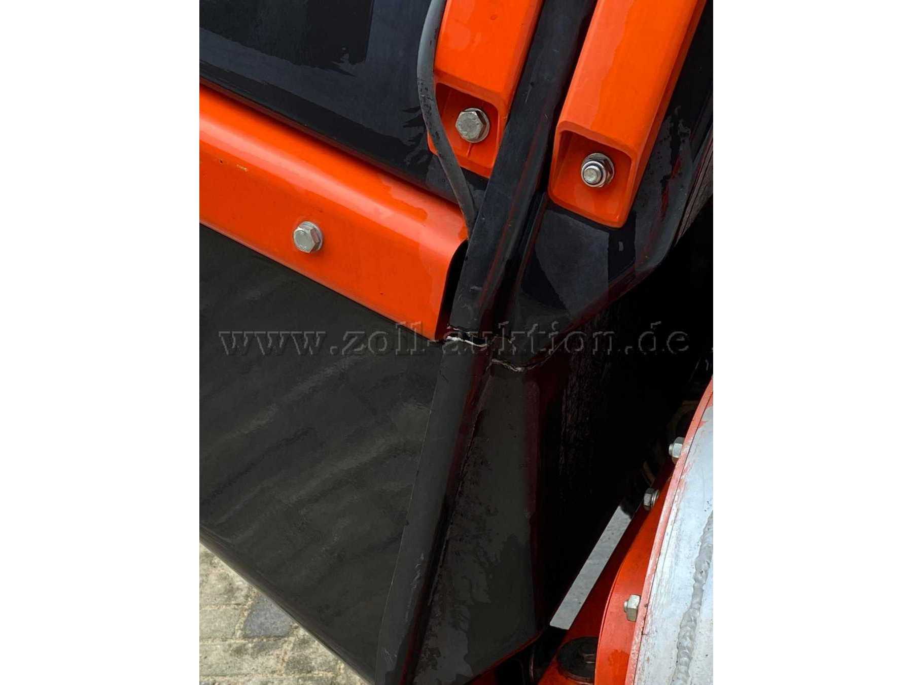 Behälterrückwand angebrochen