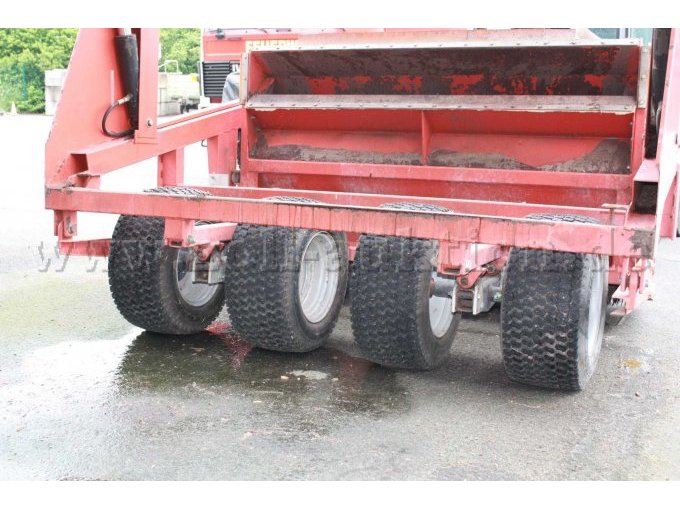 von hinten in ausgefahrenen Zustand