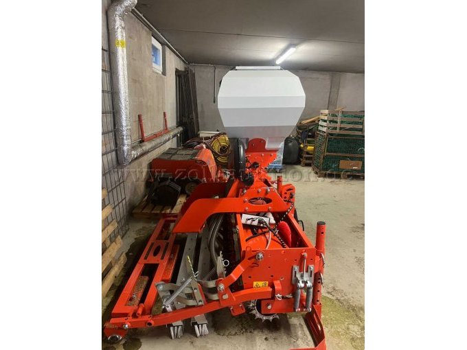 Seitenansicht Sämaschine Terra Float Air, Saatgutbehälter, Walze und Bürste