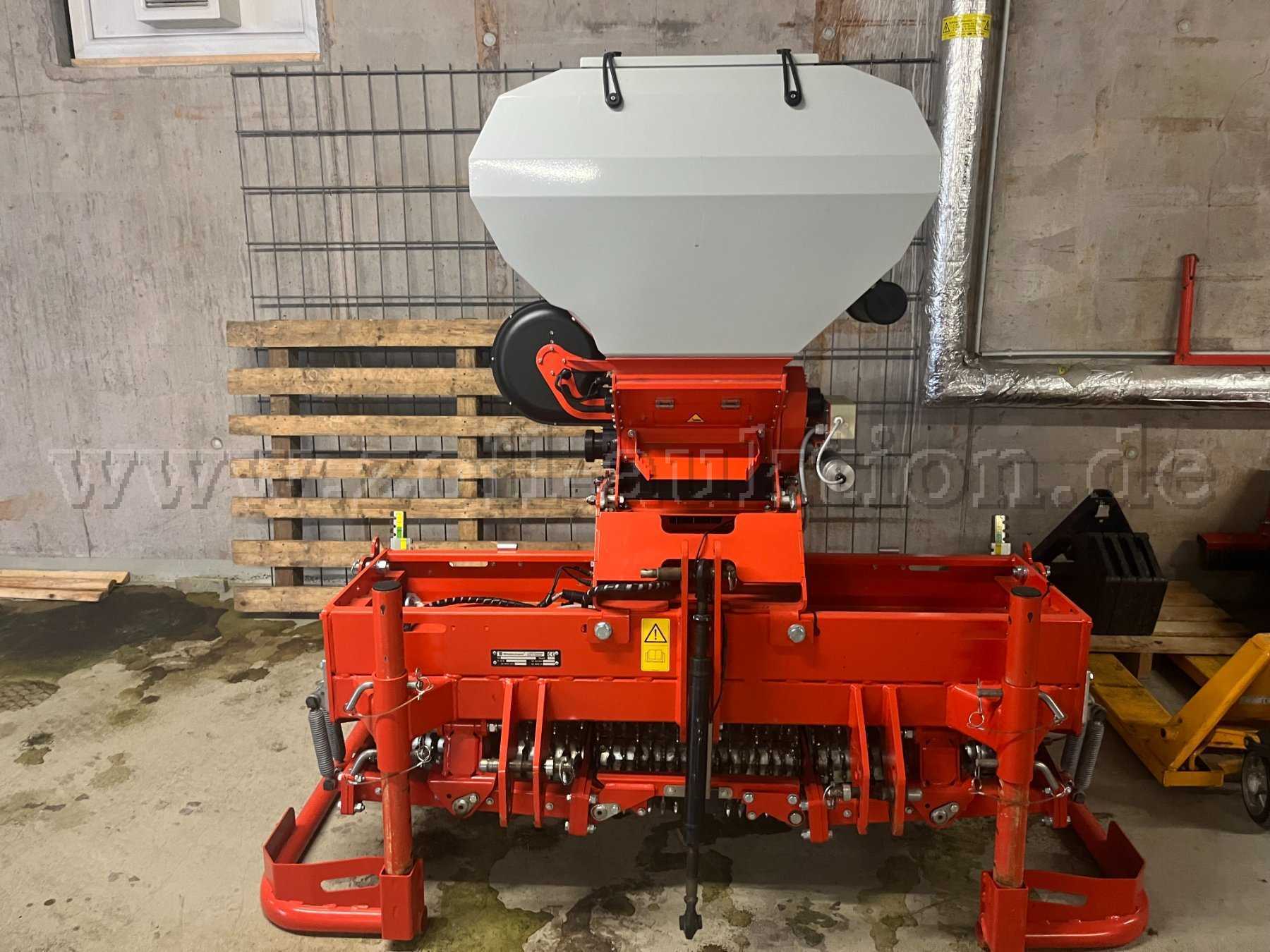 Gesamtansansicht Sämaschine Terra Float Air, Rückansicht mit Aufnahmepunkte und Saatgutbehälter