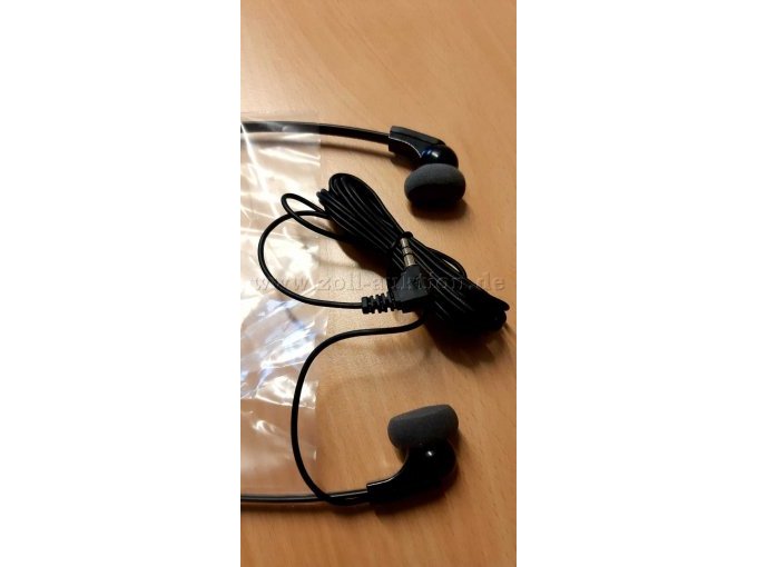 Detailansicht Kopfhörer und Audio Adapter