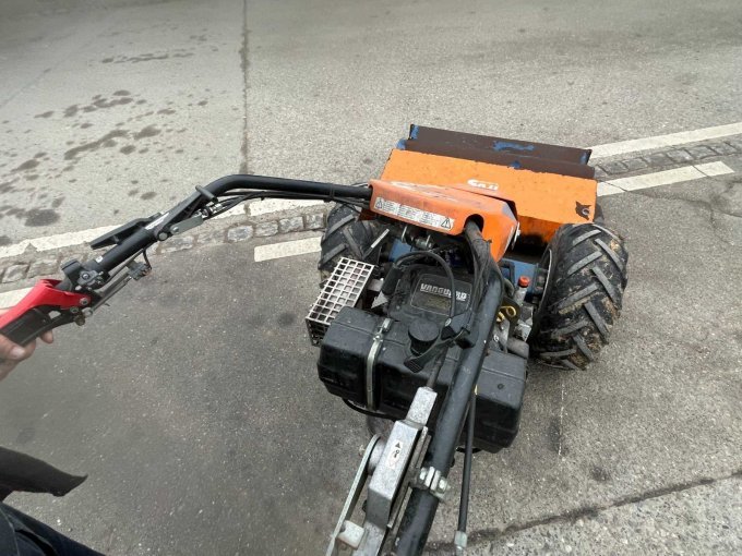 Irus Wiesenmäher
Bedienholm