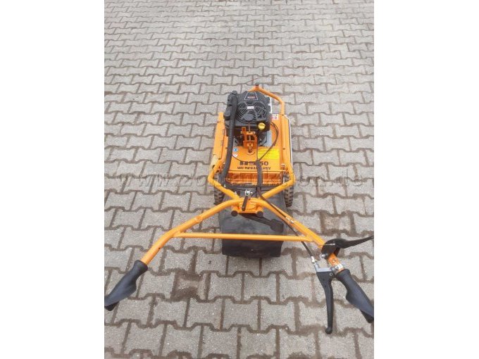 Wildkrautbürste hinten