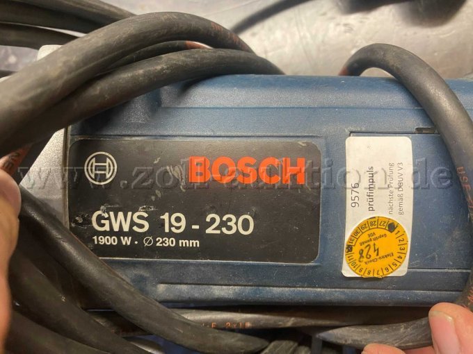 Modelbezeichnung und Plakette Elektroprüfung