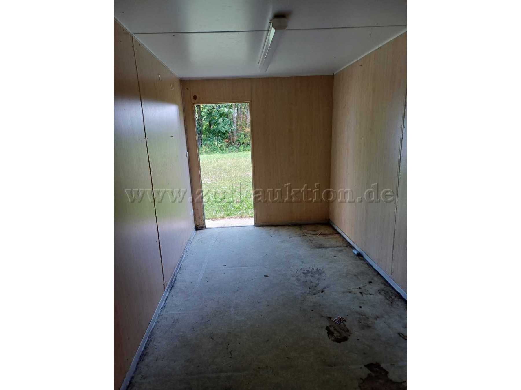 Innenansicht vom Fenster nach vorne