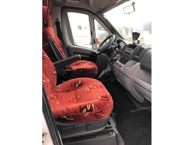 Fahrer- und Beifahrersitz