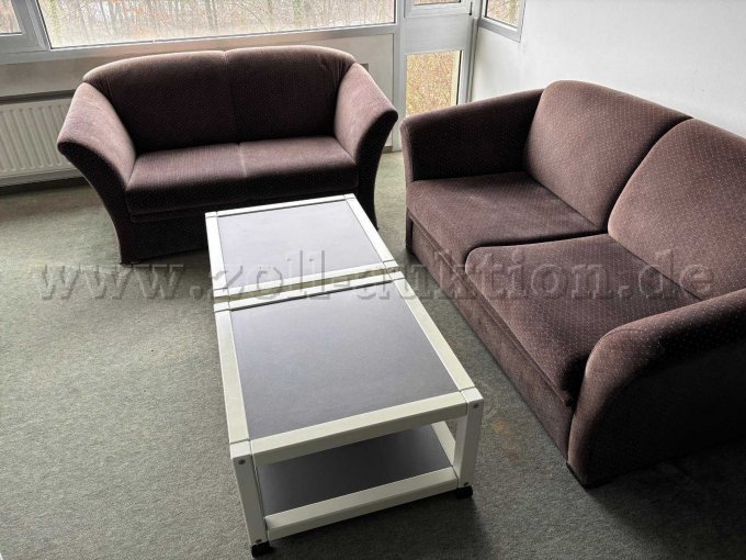Couchtisch mit Rollen Flötotto H40 B65 T65 weiß/anthrazit, Sofa mit Bettkasten unbekannt H80 B156 T90 braun/braun, Schlafsofa unbekannt H80 B156 T90, Liegefläche 120x200 braun/braun