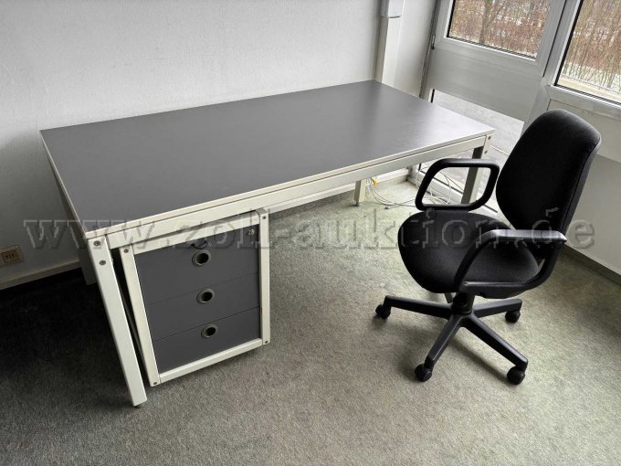 Tisch, Schreibtischstuhl, Rollcontaniner