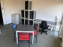 Schreibtisch,Esstisch, Stühle, Regale