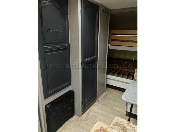 Heizung mit Schrank - ehemals Bad zum Schrank umgebaut