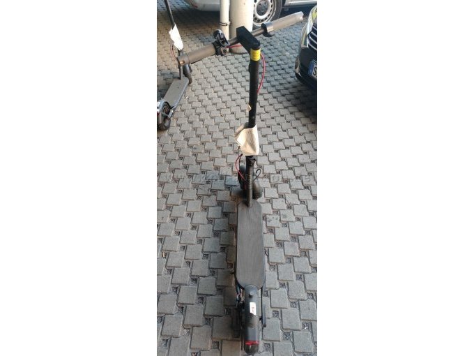 E-Scooter von hinten oben