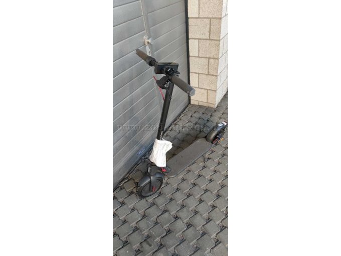 E-Scooter Xiaomi Ansicht von schräg vorne links