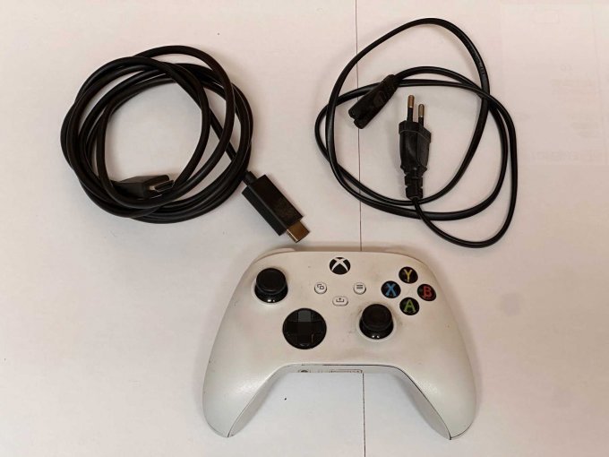 Xbox Controller mit Kabeln