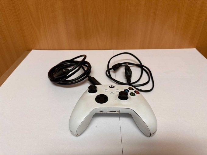 Xbox Controller mit Kabeln