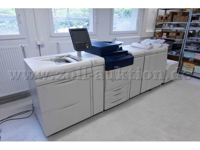 Großraummagazin im Vordergrund