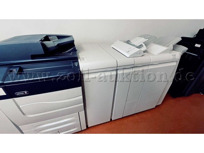 Finisher mit Zuschießeinheit.