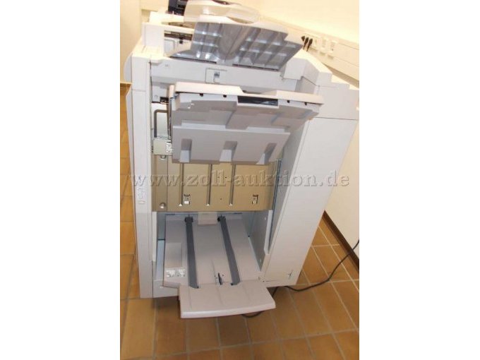 Finisher mit Ausgabefächern.