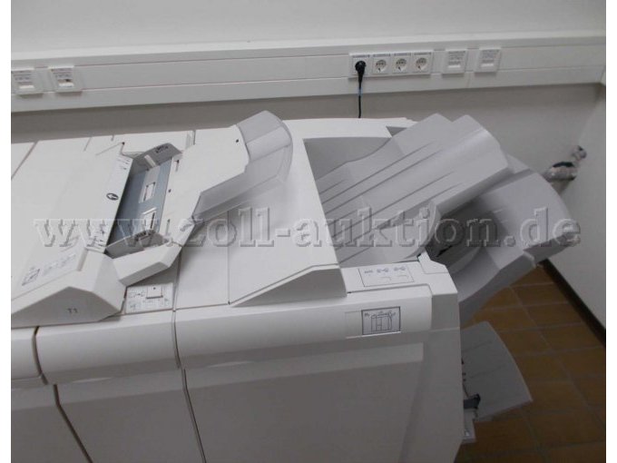 Finisher mit Zuschießeinheit.