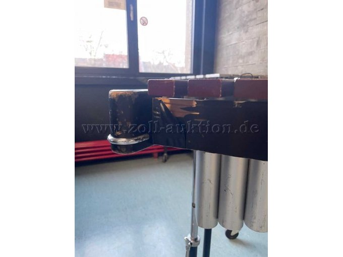 Xylophon RXC/G 3050/V nähere Ansicht auf die Schäden am Instrumentengehäuse