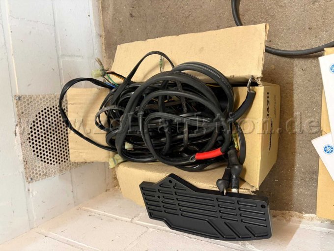 Karton mit Konvolut an gebrauchtem Zubehör