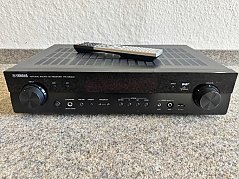 Yamaha RX-S600D
Gesamtansicht mit Fernbedienung