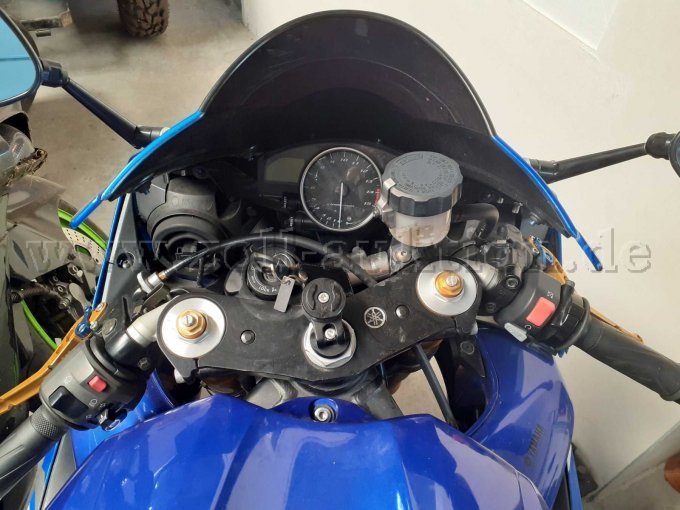 Yamaha YZF-R1, Lenker mit Bedienelemente