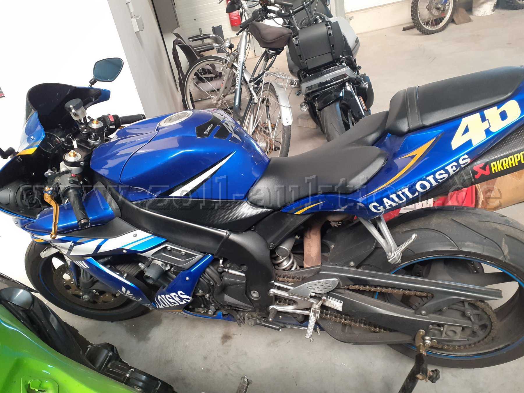 Yamaha YZF-R1, Seite 1