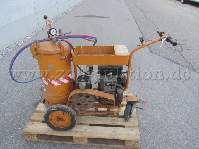 Zindel Straßen-Markiermaschine, von links