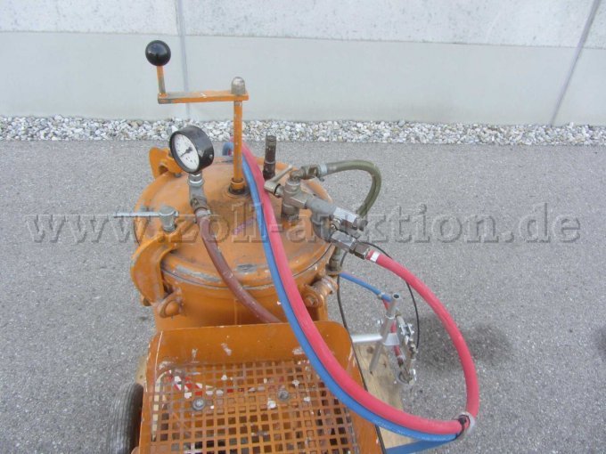 Zindel Straßen-Markiermaschine, Ansicht Luftschlauch zum Farbtank, Luftschlauch zum Rollenhebeventil, Lösungsmittelschlauch, Zerstäuberluftschlauch für Spritzkopf